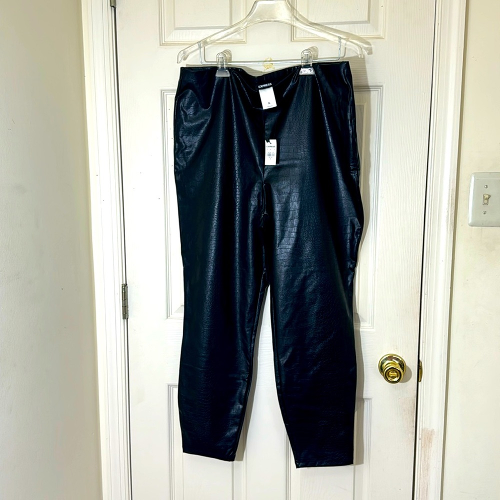 NWT Express Black Faux Leather Snakeskin Animal Print Lightweight Pant Size XL